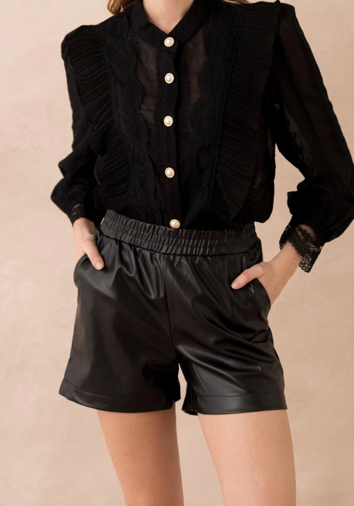 Chemise à volants en dentelle