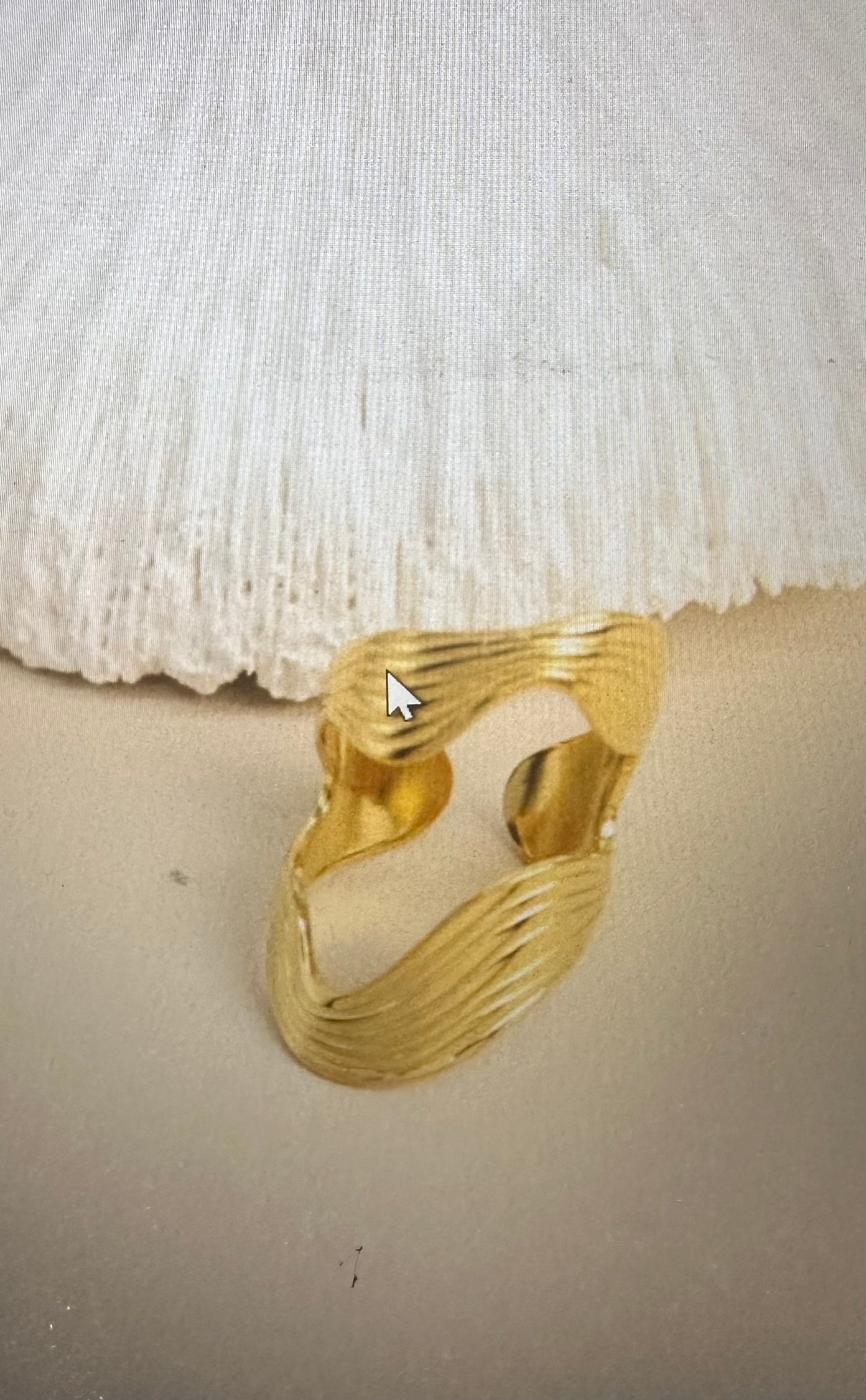 Bague texturée dorée – Élégance sculpturale