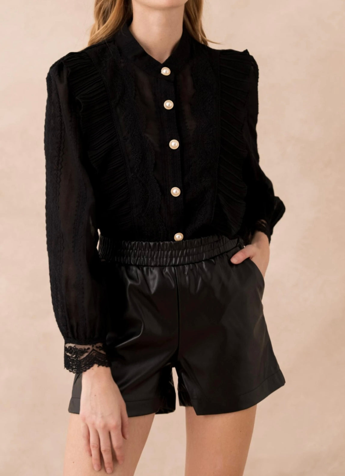 Chemise à volants en dentelle