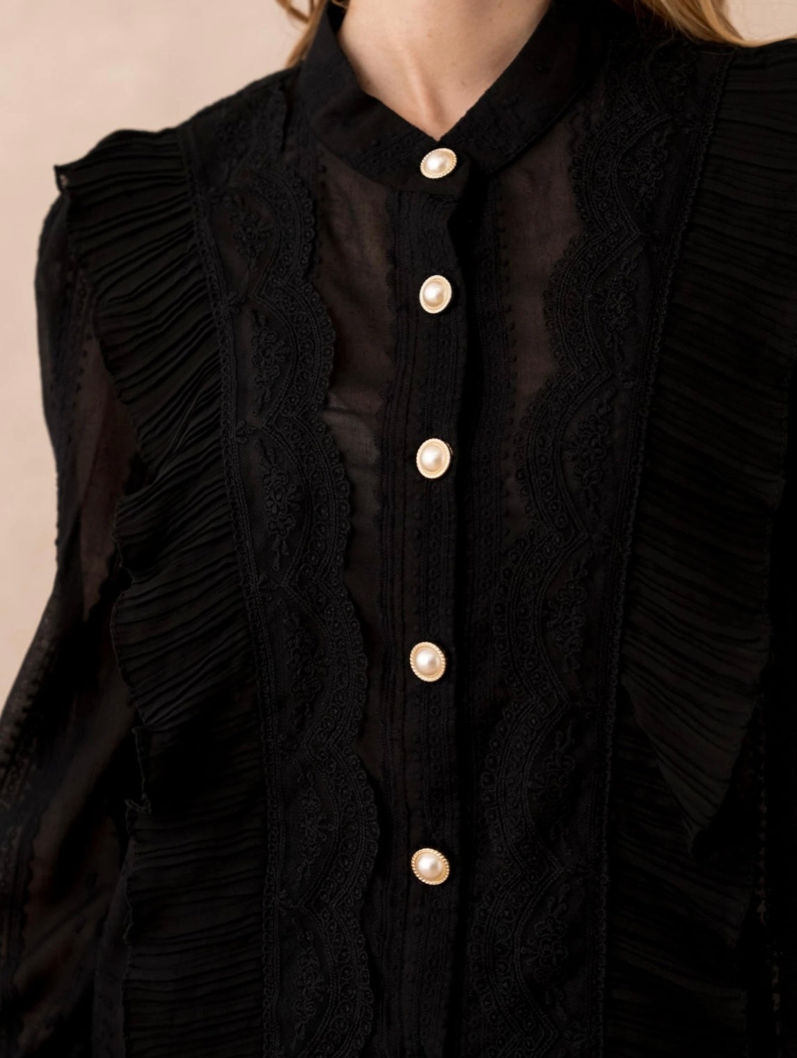 Chemise à volants en dentelle